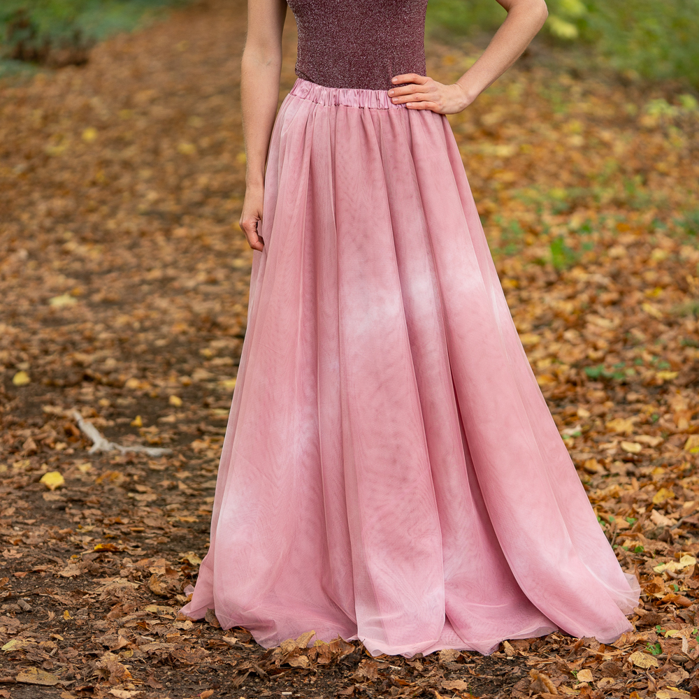 Starorůžová dlouhá splývavá tylová sukně