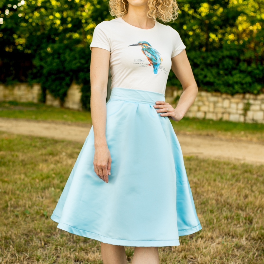 Světle modrá saténová sukně