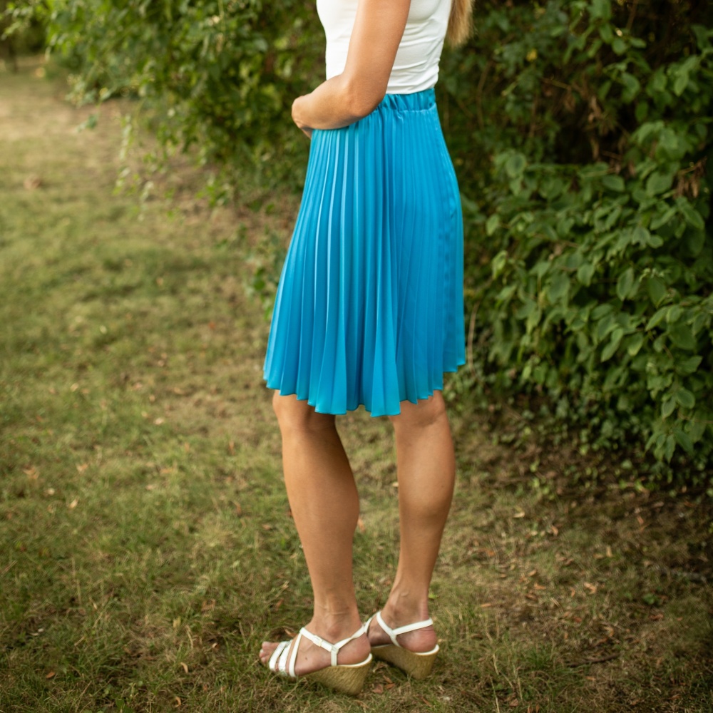 Tyrkysová plisovaná sukně