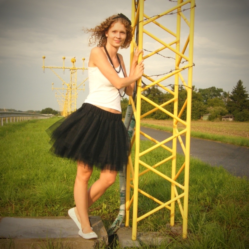 Černá tylová sukně