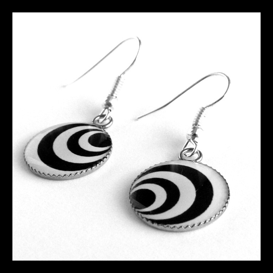 Náušnice s černobílými kruhy