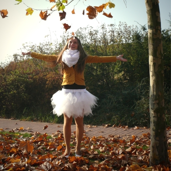 Bílá cípatá tylová sukně