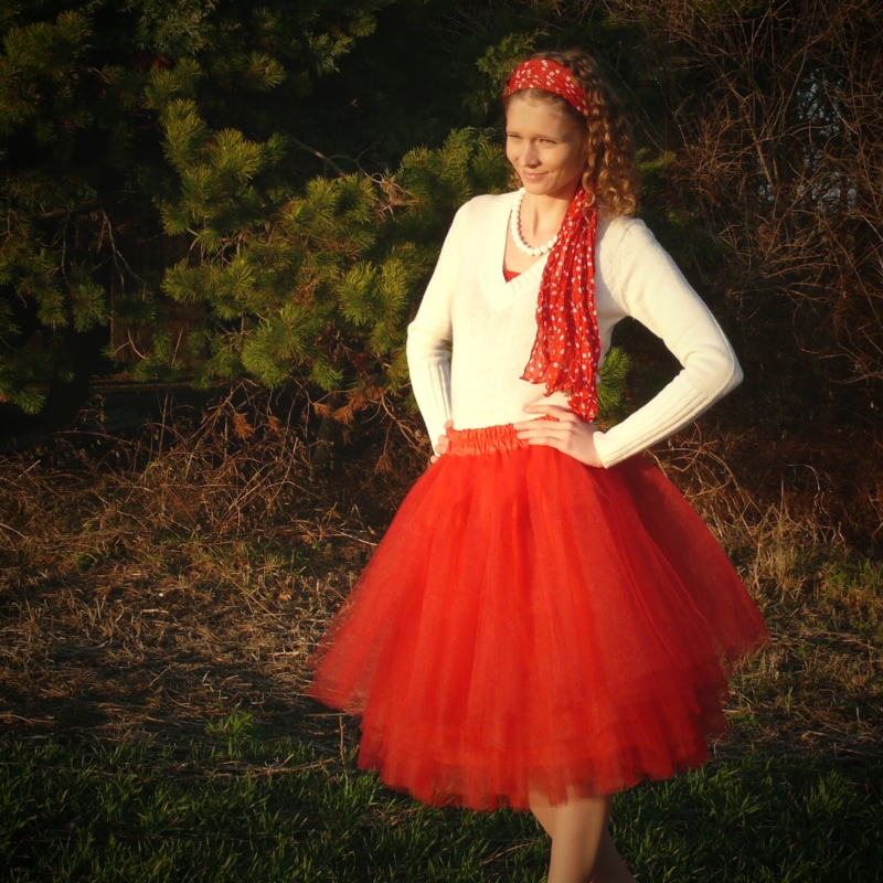 Červená tylová sukně