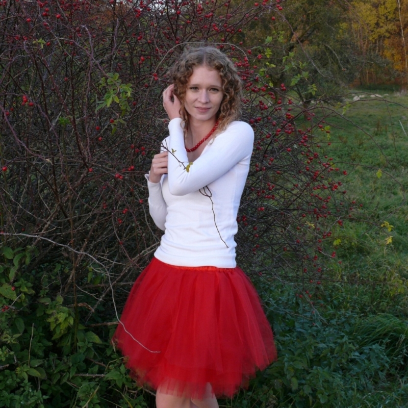 Červená tylová sukně