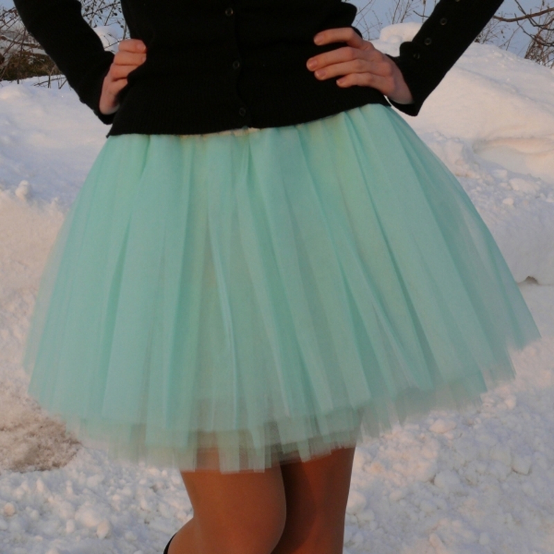 Světle zelená tylová sukně