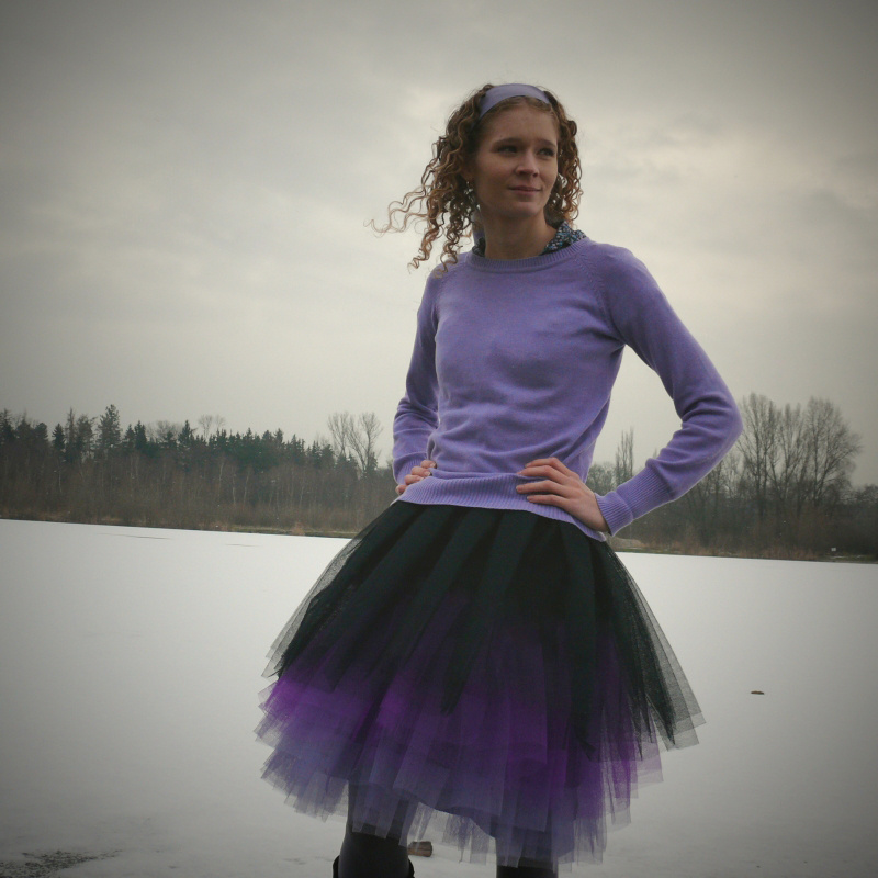 Černo-fialová tylová sukně