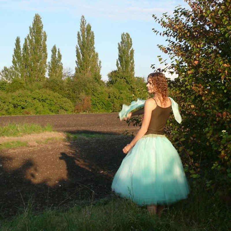 Světle zelená tylová sukně