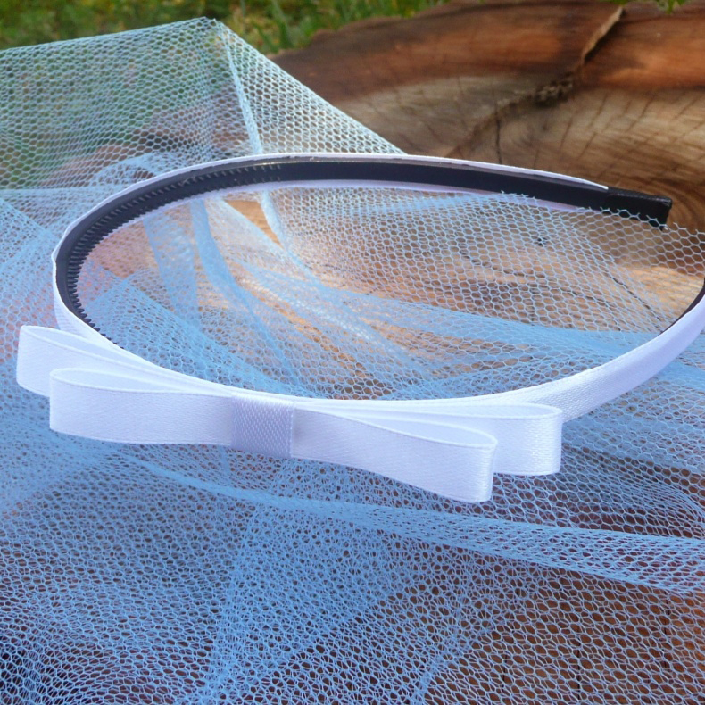 Bílá úzká čelenka s mašlí