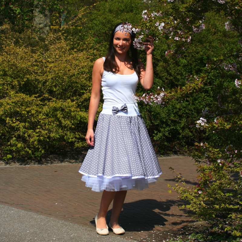 Šedá puntíkovaná sukně