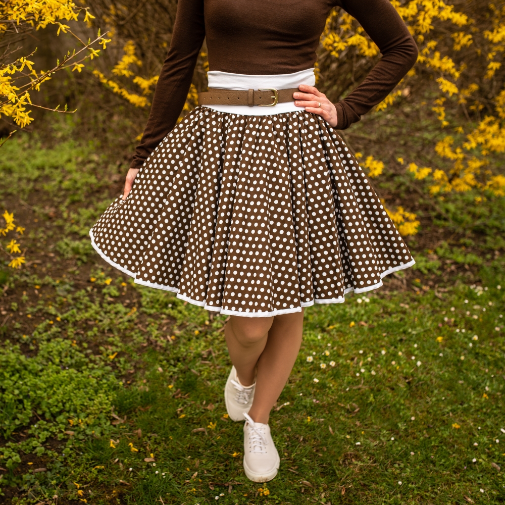 Hnědá puntíkovaná sukně
