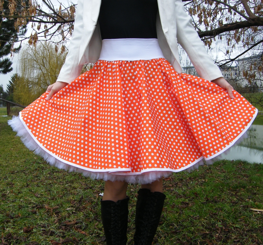 Oranžová puntíkovaná sukně