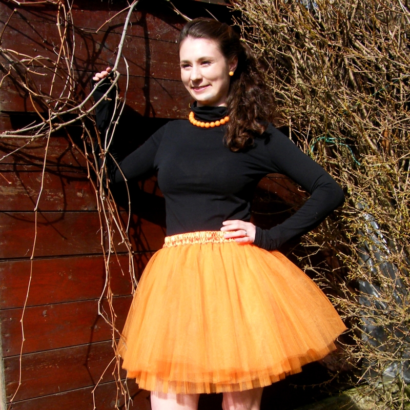 Oranžová tylová sukně