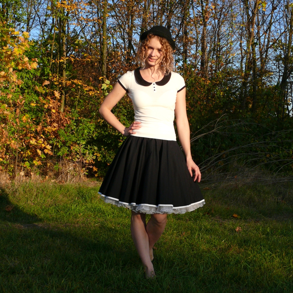 Černá kolová sukně