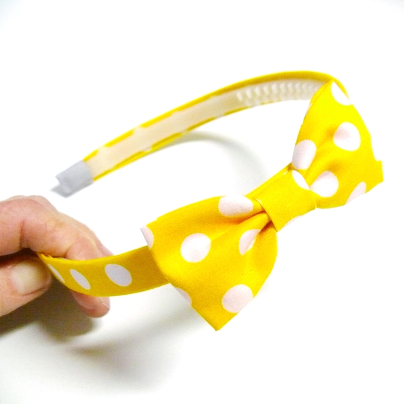 Žlutá puntíkovaná čelenka s mašlí - bavlna