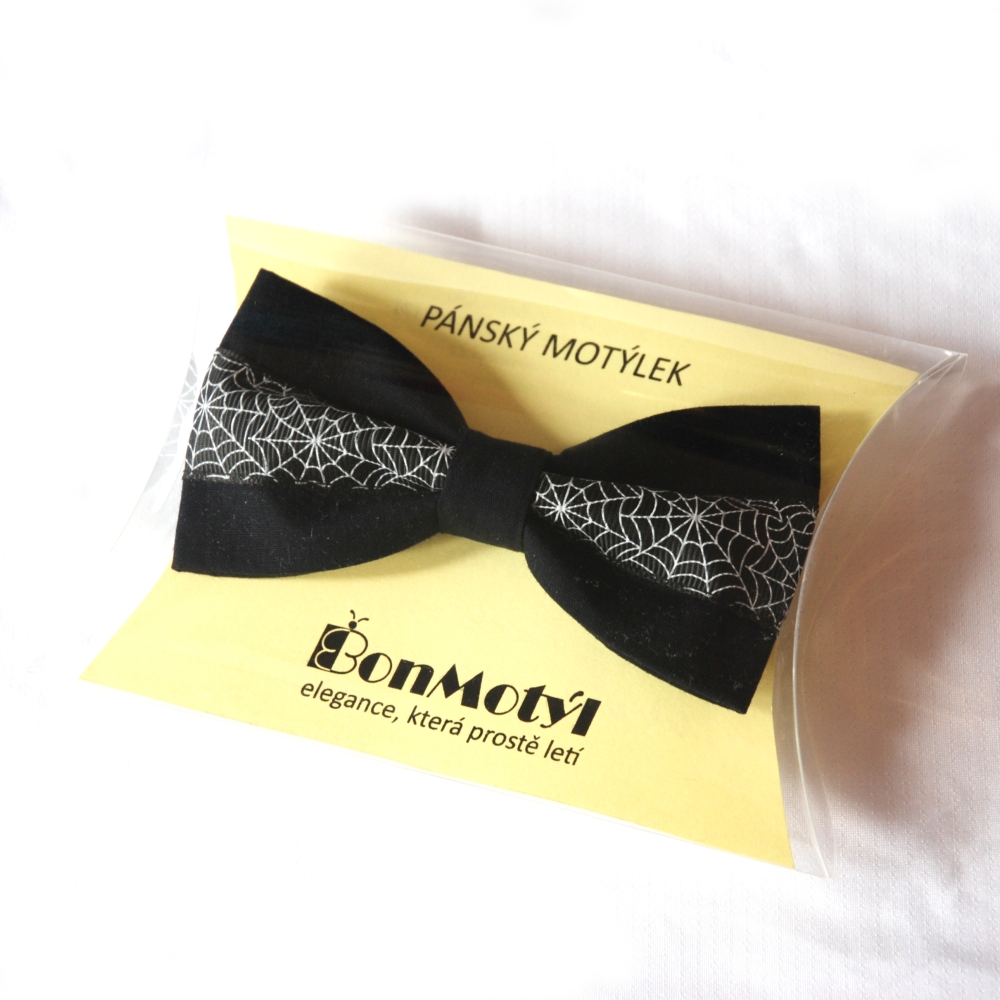 Motýlek s pavučinou