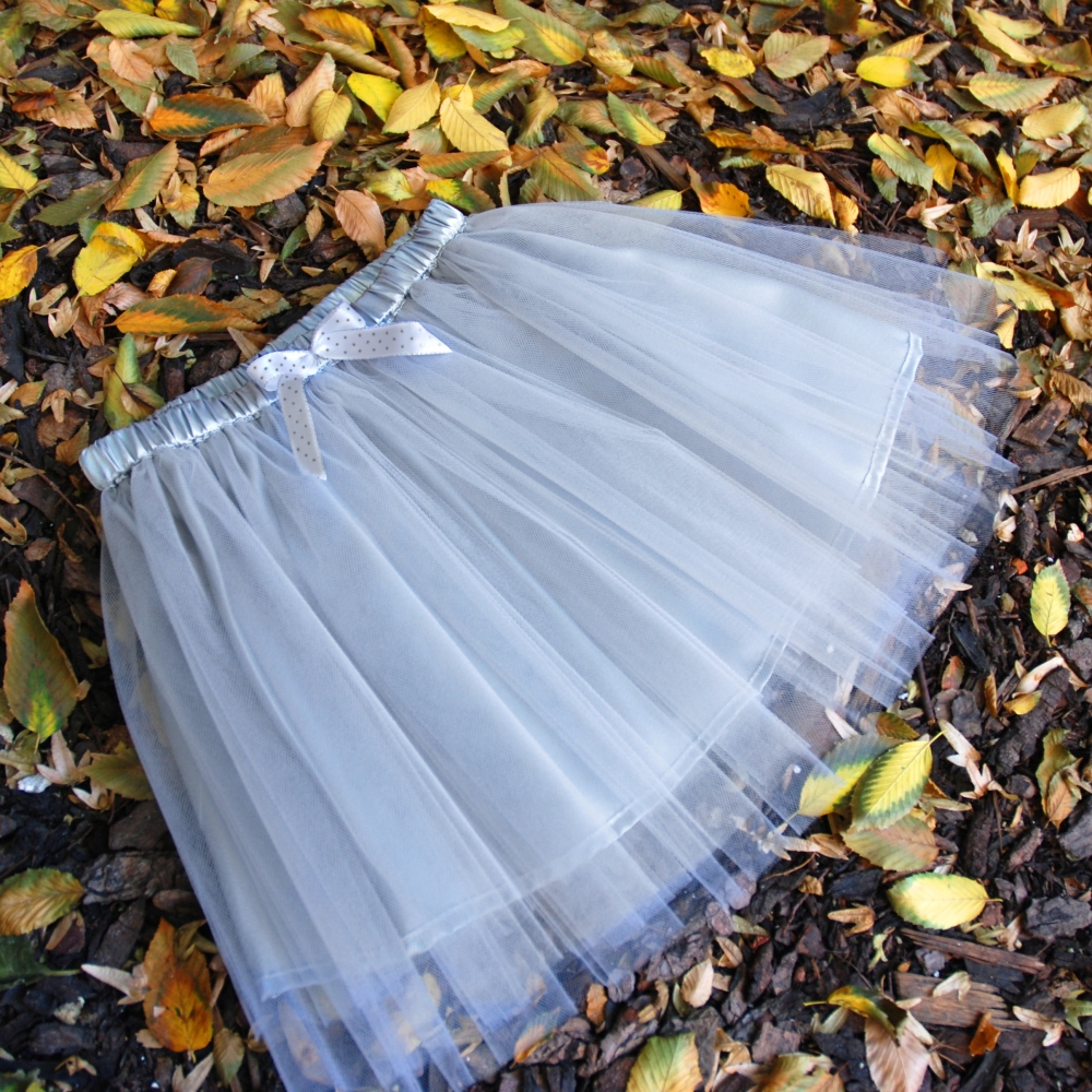 Šedá tylová sukně s puntíkovanou mašlí - dětská