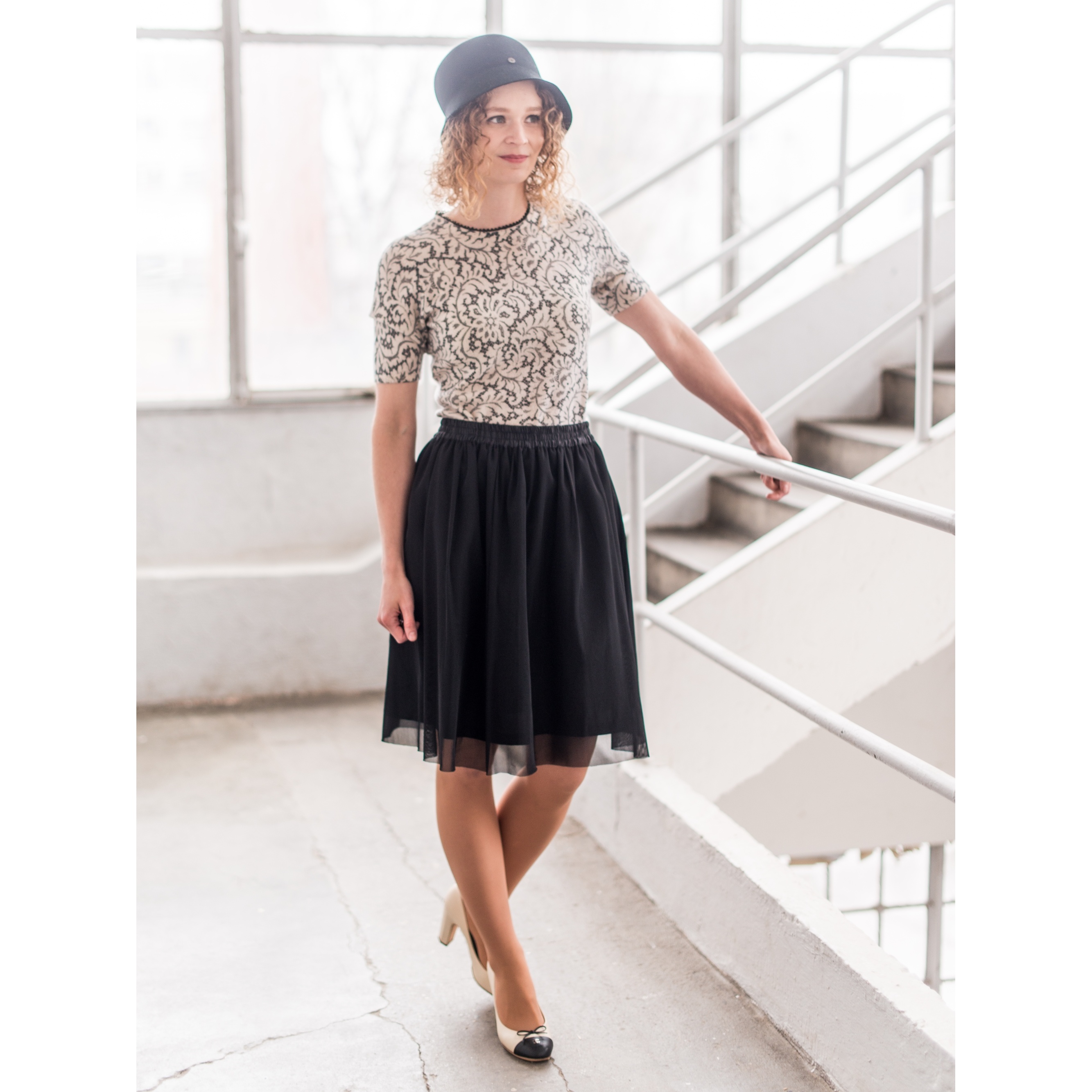 Černá splývavá tylová sukně