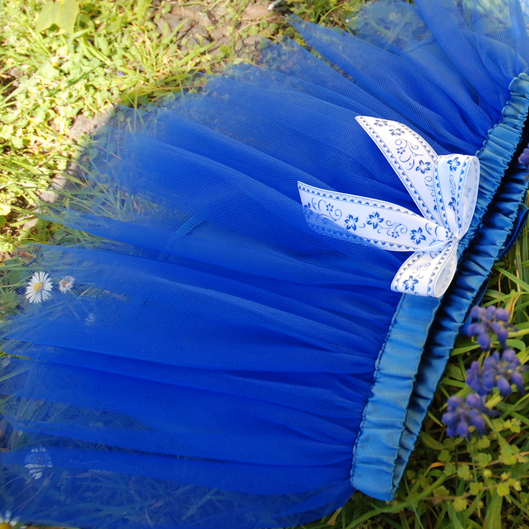 Modrá tylová sukně s folklórní mašličkou - dětská