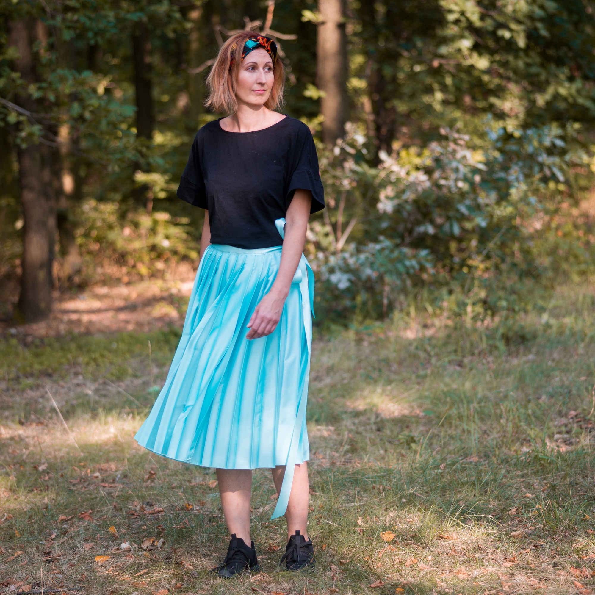 Mentolově zelená zavinovací plisovaná sukně