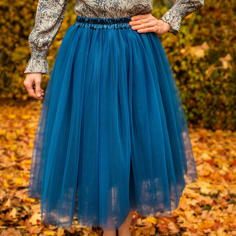 Modrá tylová plisovaná sukně