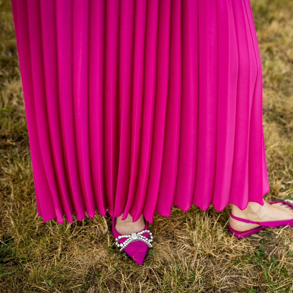 Sytě růžová plisovaná sukně