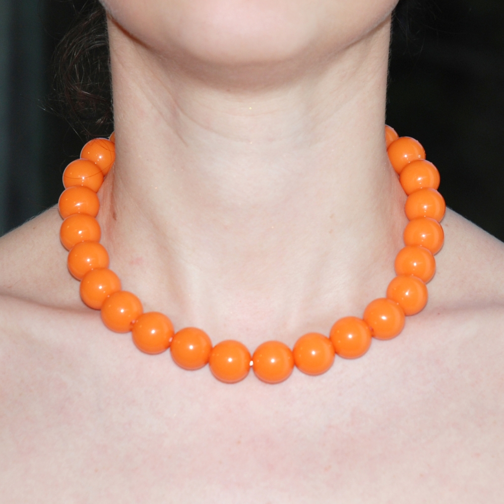 Oranžové střední korále na krk