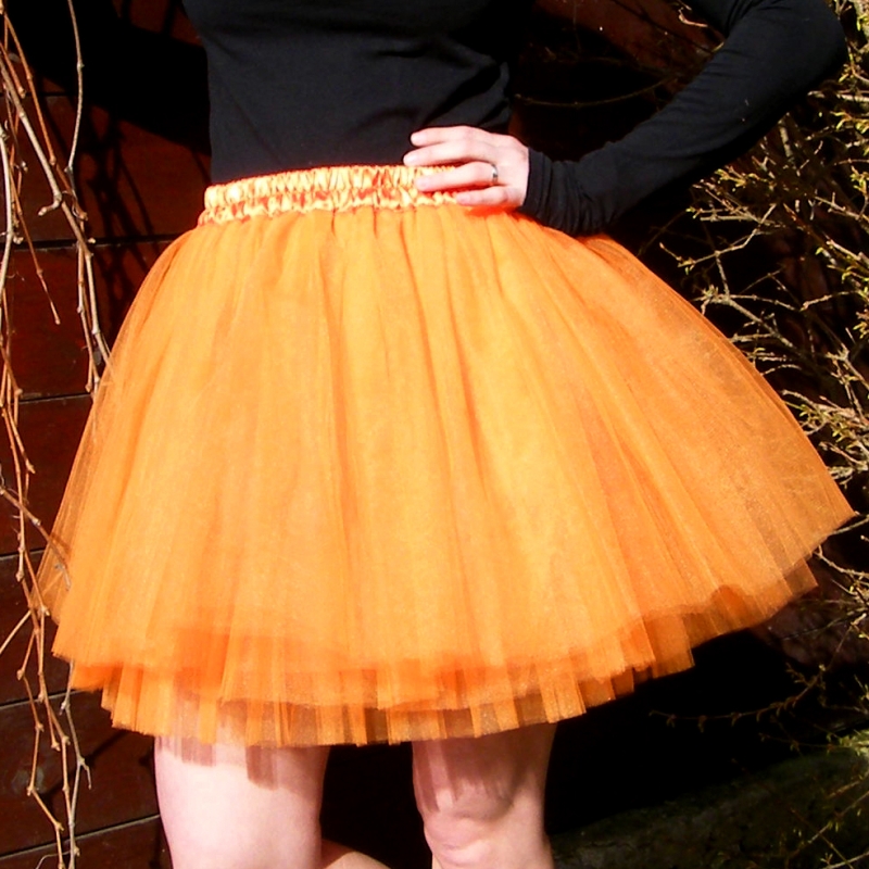 Oranžová tylová sukně