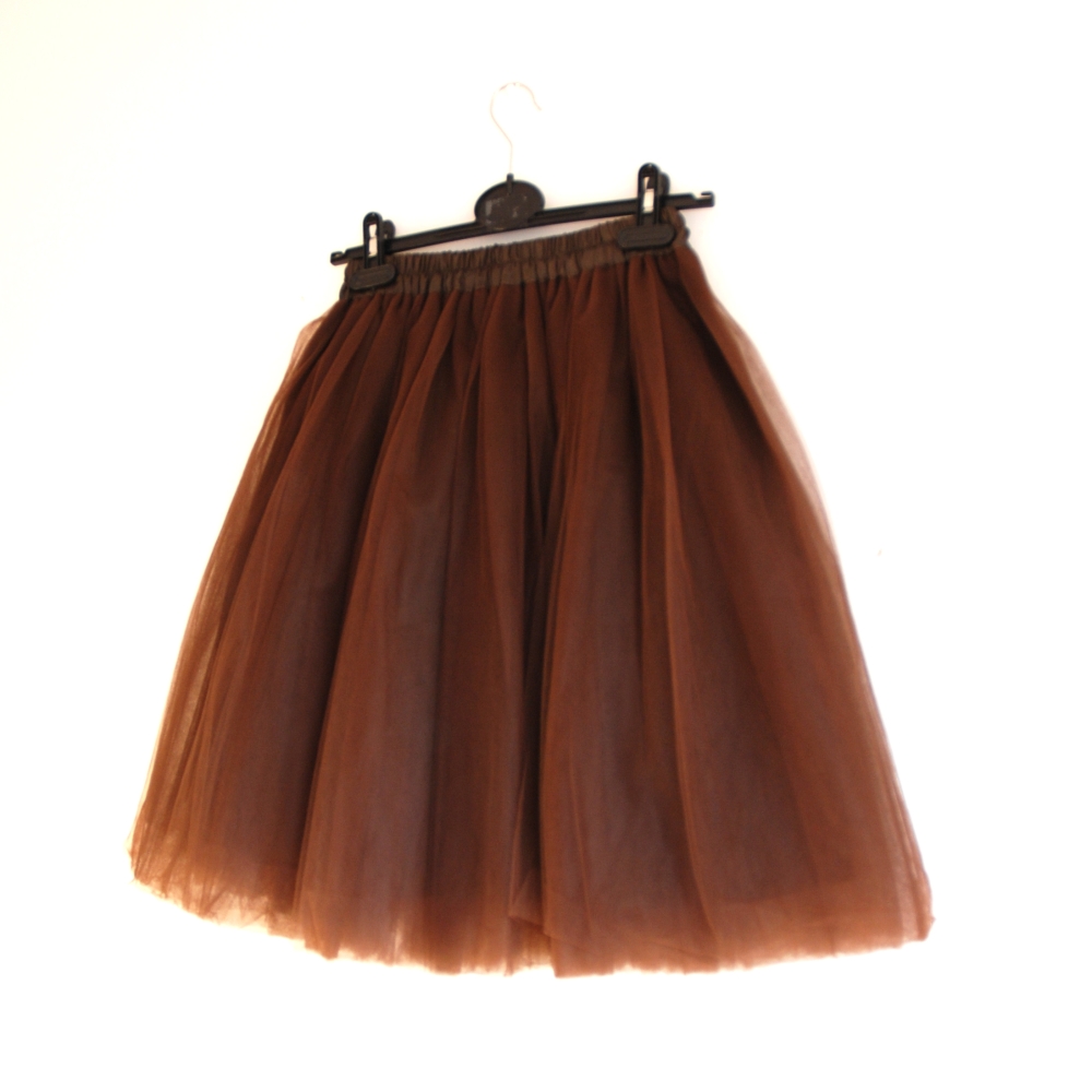 Hnědá tylová sukně