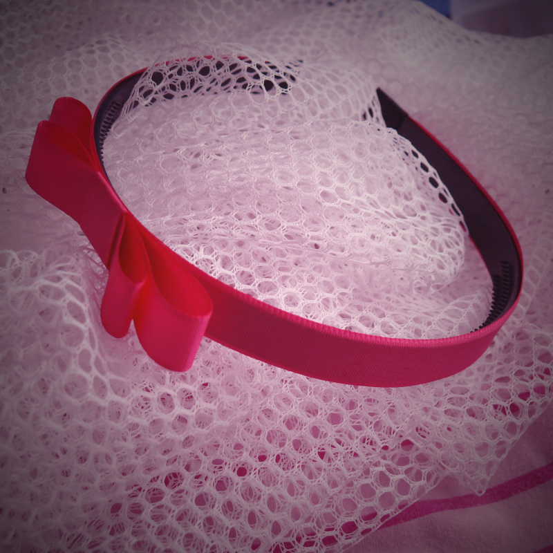 Sytě růžová čelenka s mašlí