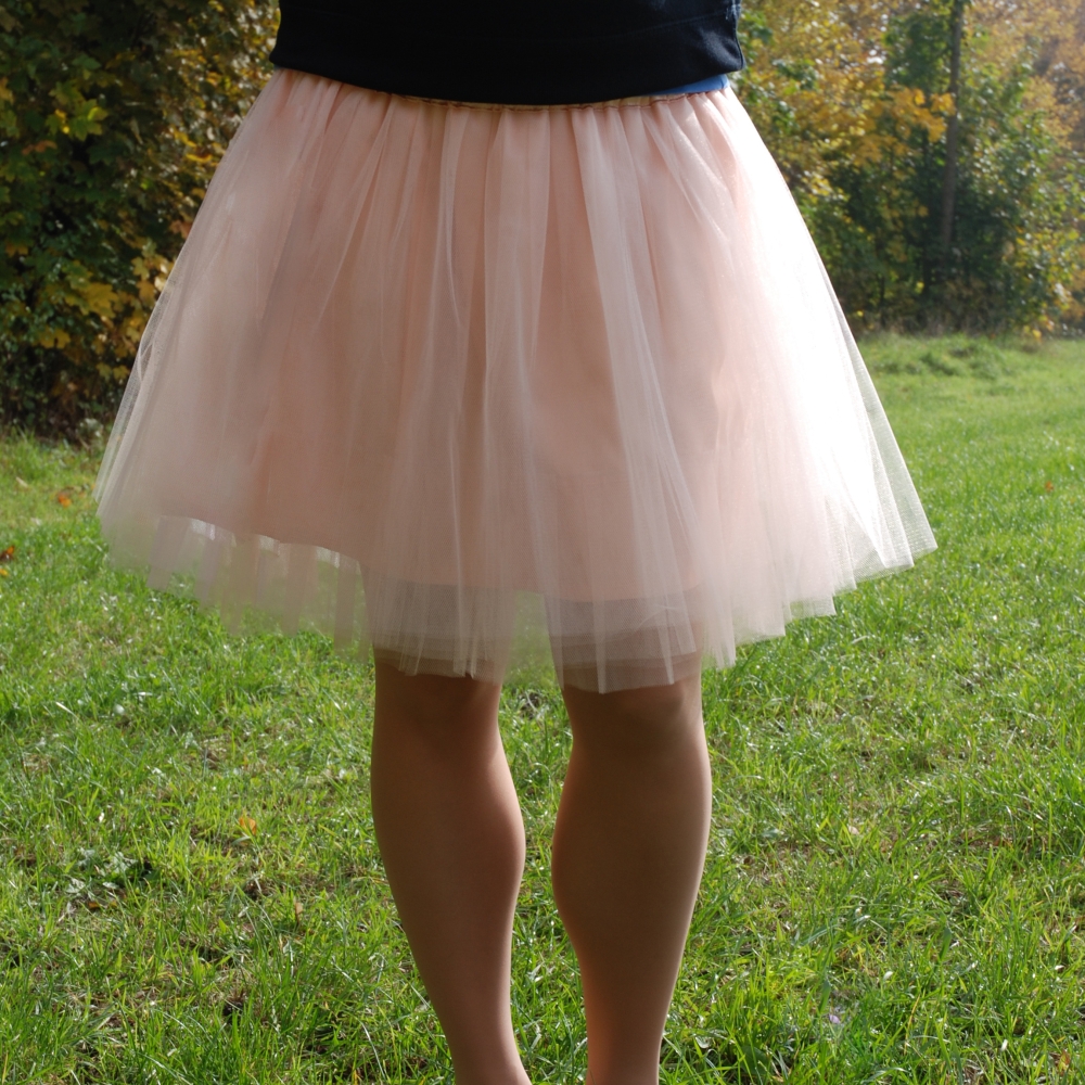 Pleťová tylová sukně