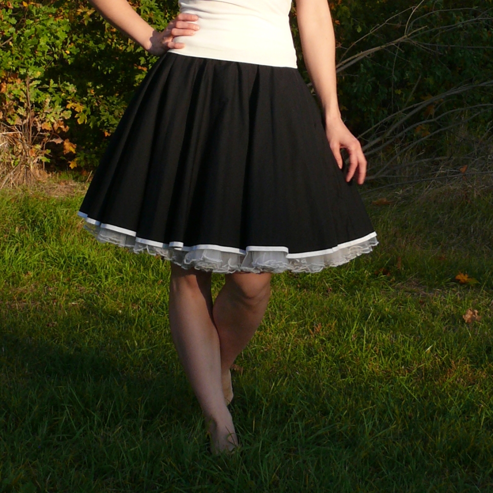 Černá kolová sukně