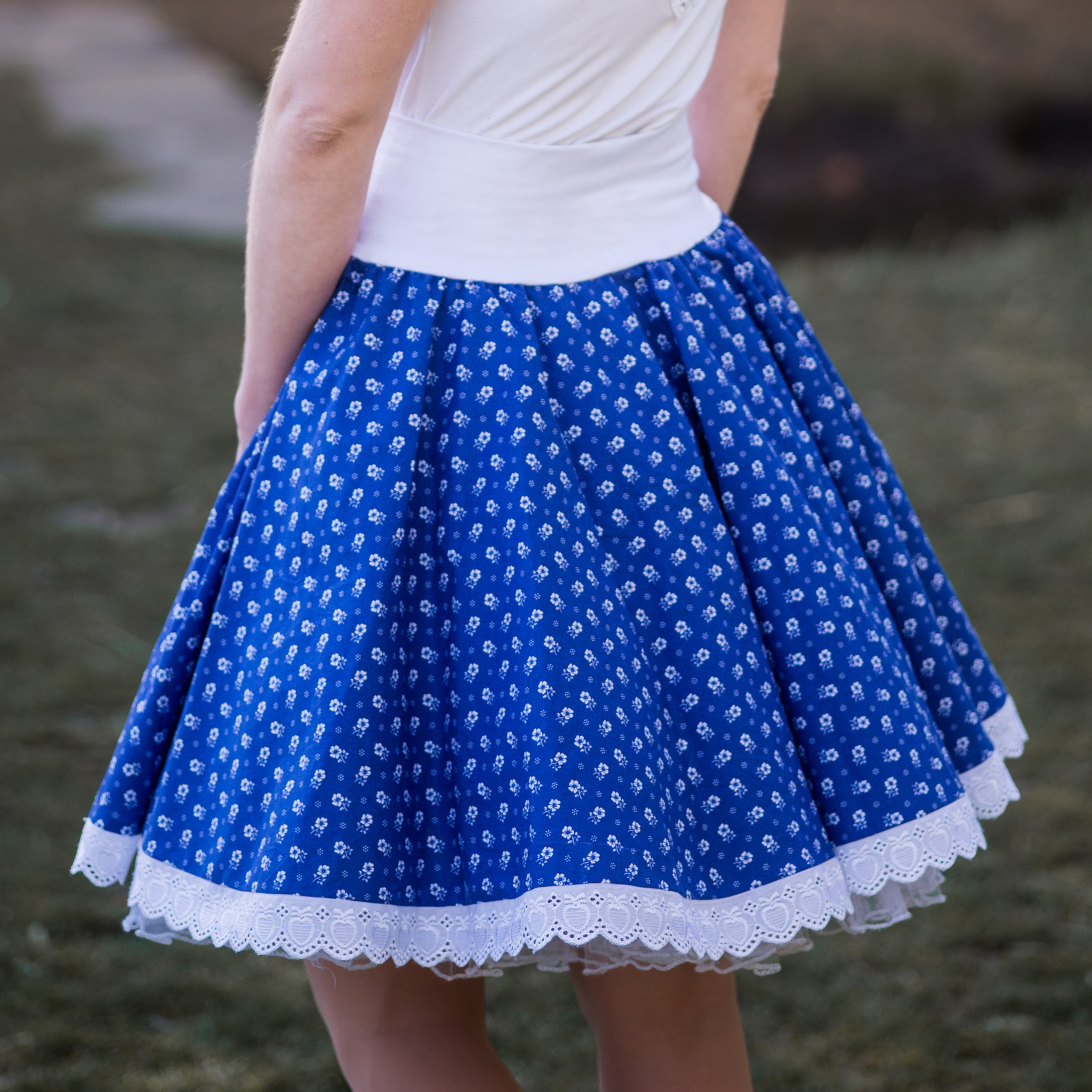 Modrotisková kolová sukně