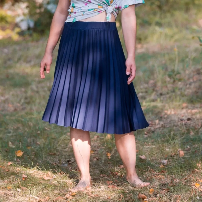 Tmavě modrá plisovaná sukně