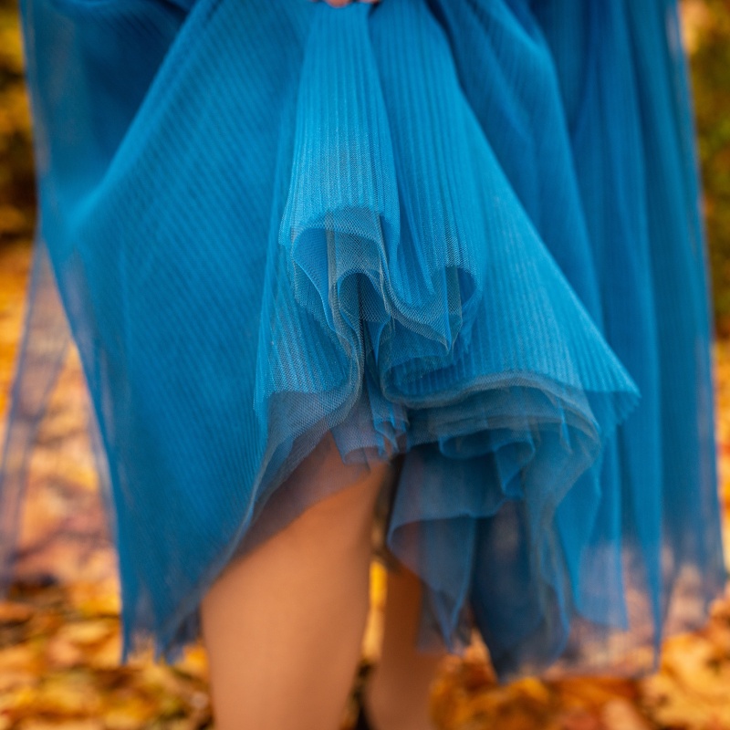 Modrá tylová plisovaná sukně