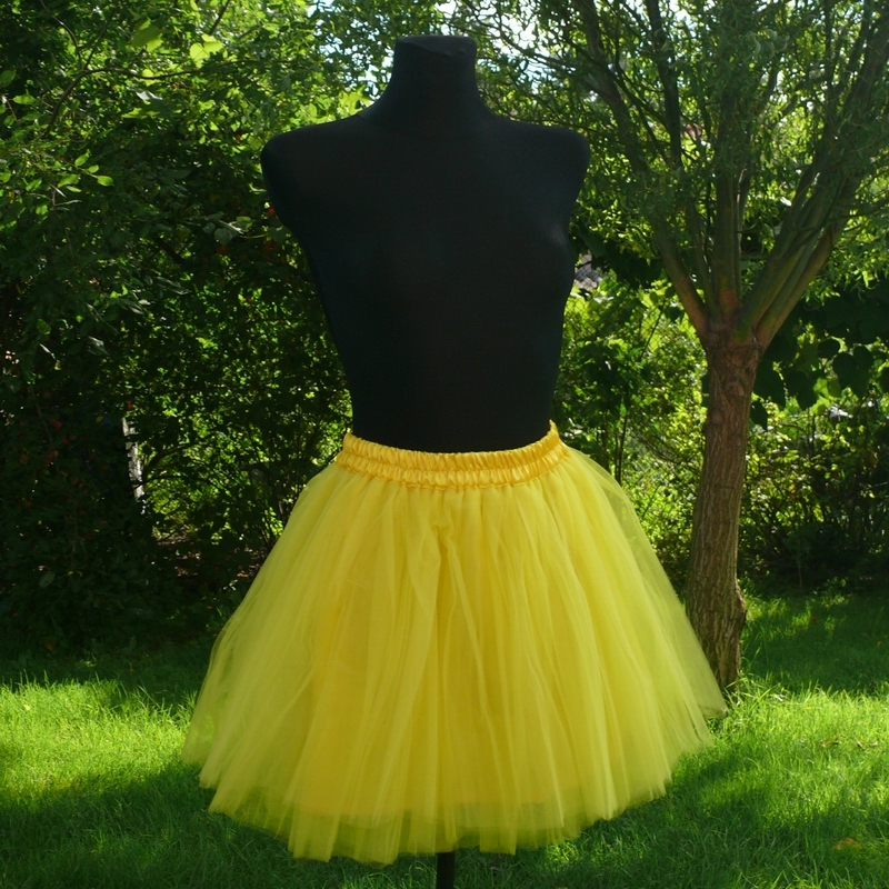 Žlutá tylová sukně