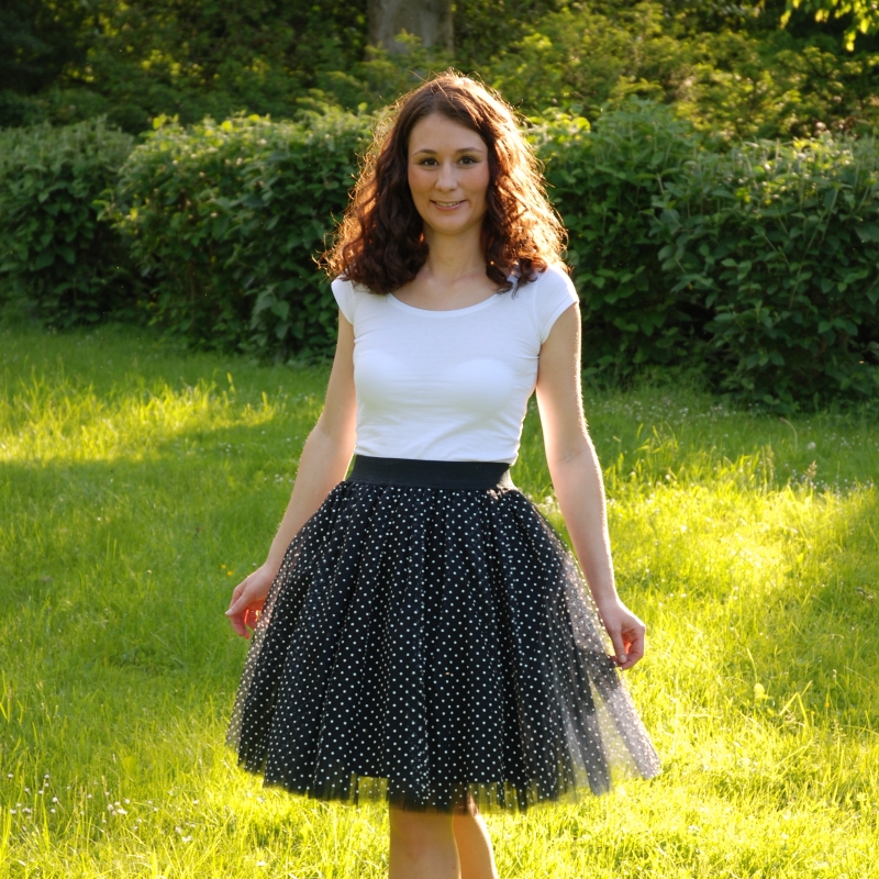 Černá puntíkovaná tylová sukně