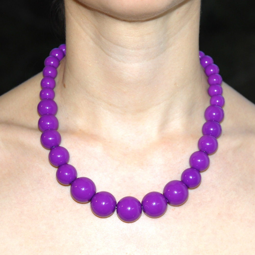 Fialové korále na krk