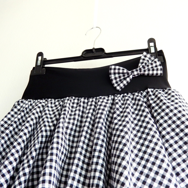 Černo-bílá pepito sukně