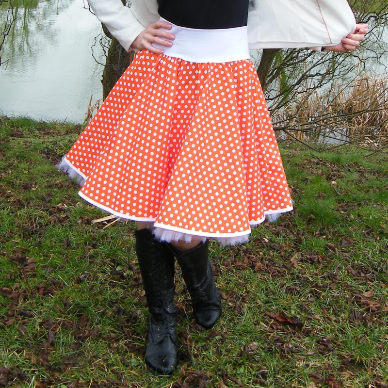 Oranžová puntíkovaná sukně