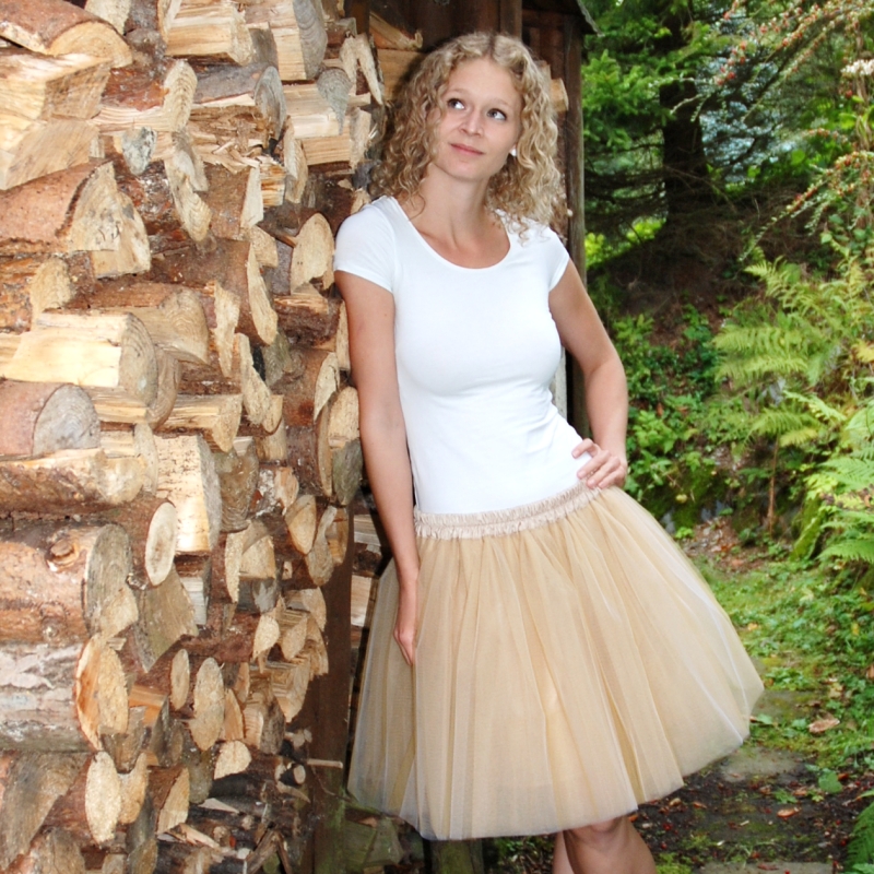 Kávová tylová sukně