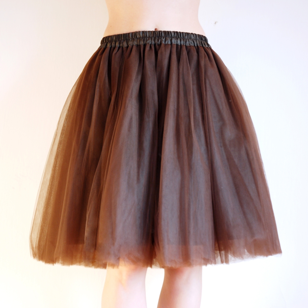 Hnědá tylová sukně