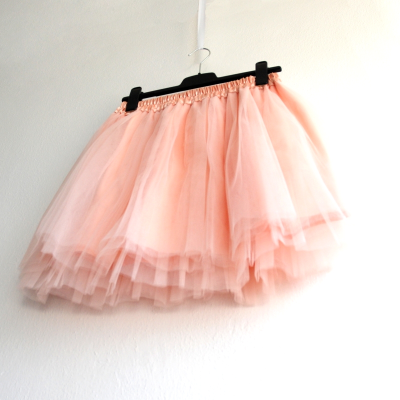 Pleťová tylová sukně