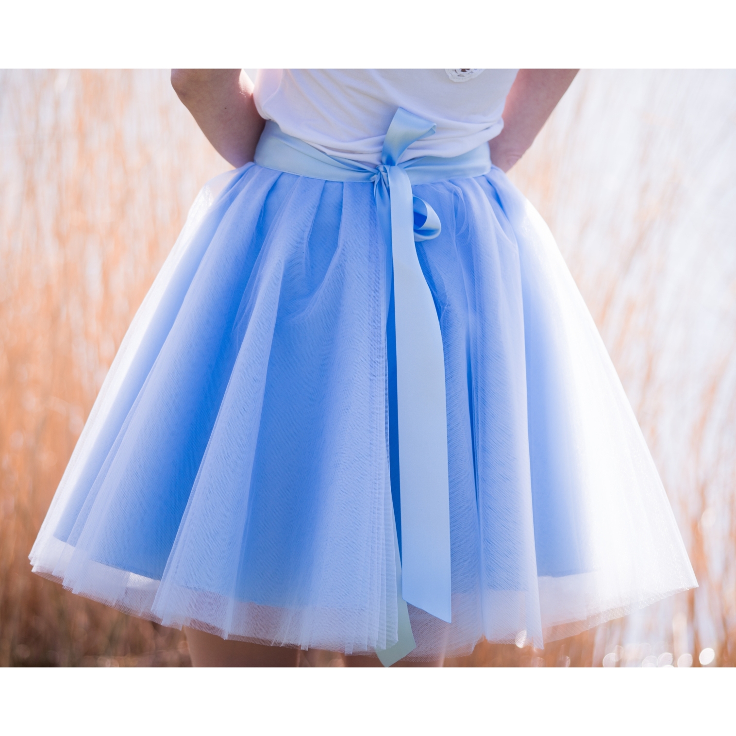 Modrá kolová tylová sukně s krajkou