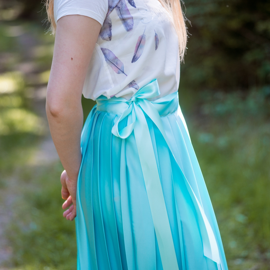 Mentolově zelená zavinovací plisovaná sukně