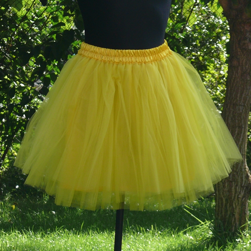 Žlutá tylová sukně