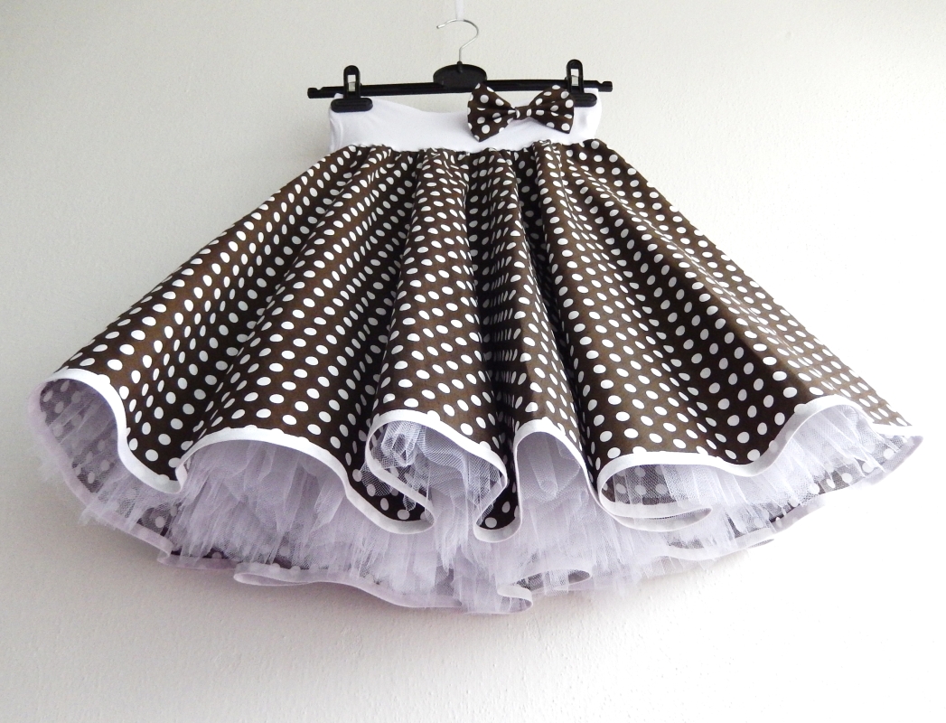 Hnědá puntíkovaná sukně