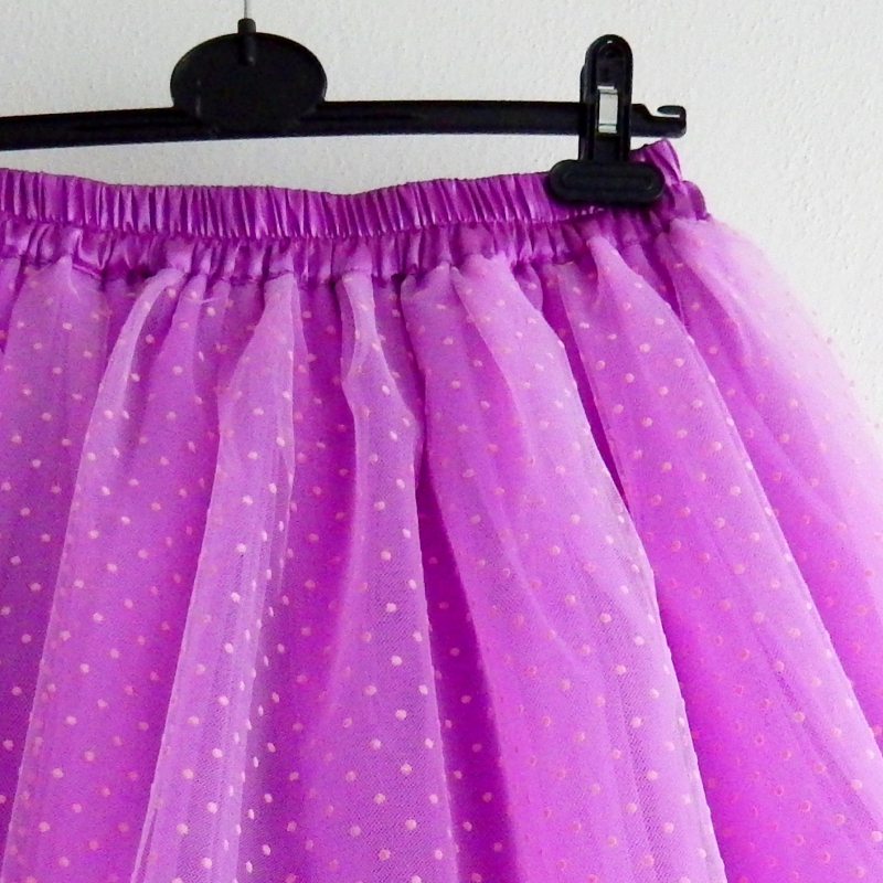 Fialová puntíkovaná tylová sukně