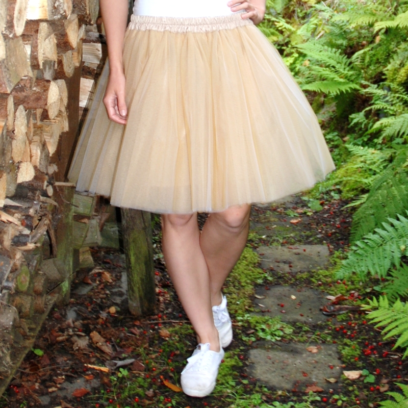 Kávová tylová sukně