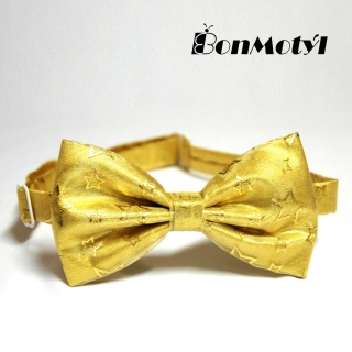 Zlatý motýlek s hvězdami