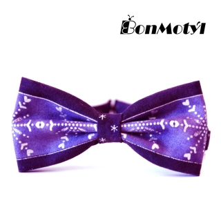 Fialový motýlek se stříbrnými hvězdami